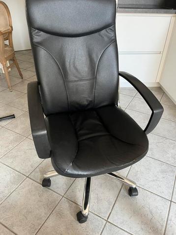 Leren fauteuil beschikbaar voor biedingen