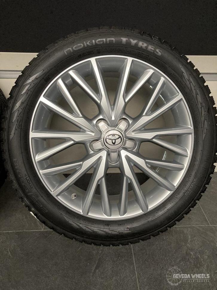 18” originele Toyota Corolla Cross velgen + winterbanden, Auto-onderdelen, Banden en Velgen, Banden en Velgen, Winterbanden, 18 inch