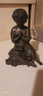 Biddend kind  op kussen.  Beeld in zamak ., Antiek en Kunst, Ophalen