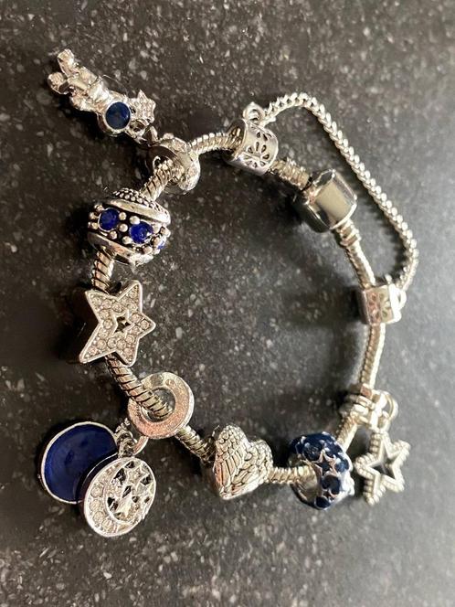 Magnifique bracelet avec coeur d'ange et étoile, NEUF, Bijoux, Sacs & Beauté, Bracelets, Neuf, Bleu, Avec bracelets à breloques ou perles