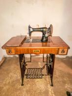Vintage Victoria naaimachine met originele tafel, Antiek en Kunst, Ophalen