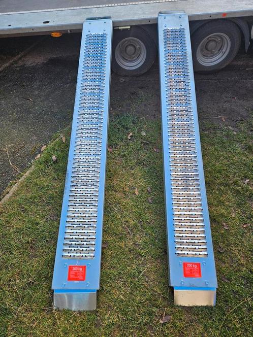 Oprijplaaten voor zitmaier L =205 cm 2 stuks voor 80 euro, Tuin en Terras, Zitmaaiers, Nieuw, Ophalen