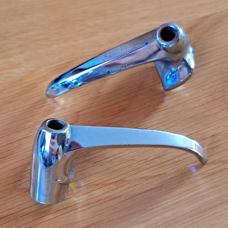 2 haakjes tochtraampje VOLVO 544, Auto diversen, Tuning en Styling, Ophalen of Verzenden