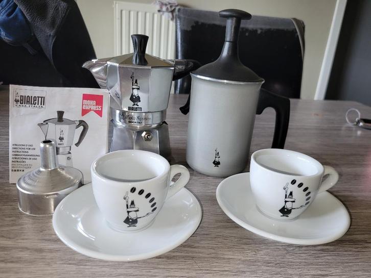 Bialetti koffieset met melkopschuimer, Huis en Inrichting, Keuken | Keukenbenodigdheden, Nieuw, Ophalen