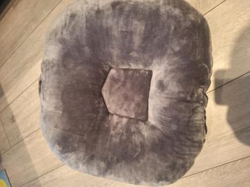 Baby voedingskussen  beschikbaar voor biedingen