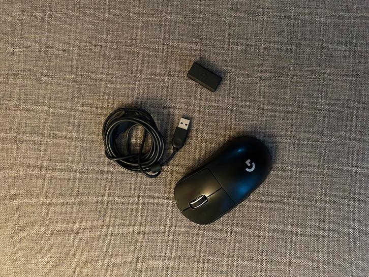 Logitech Superlight – sans boîte / très léger, Informatique & Logiciels, Souris, Comme neuf, Enlèvement