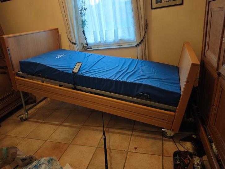Lit médical électrique  Gohy, Maison & Meubles, Chambre à coucher | Lits, Comme neuf, 90 cm, Enlèvement