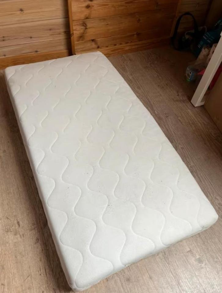 Matras/donsdeken/hellend kussen, Kinderen en Baby's, Kinderkamer | Beddengoed, Zo goed als nieuw, Overige typen, Wit, Jongetje of Meisje