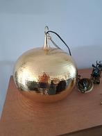 Gouden metalen kroonluchter, Ophalen