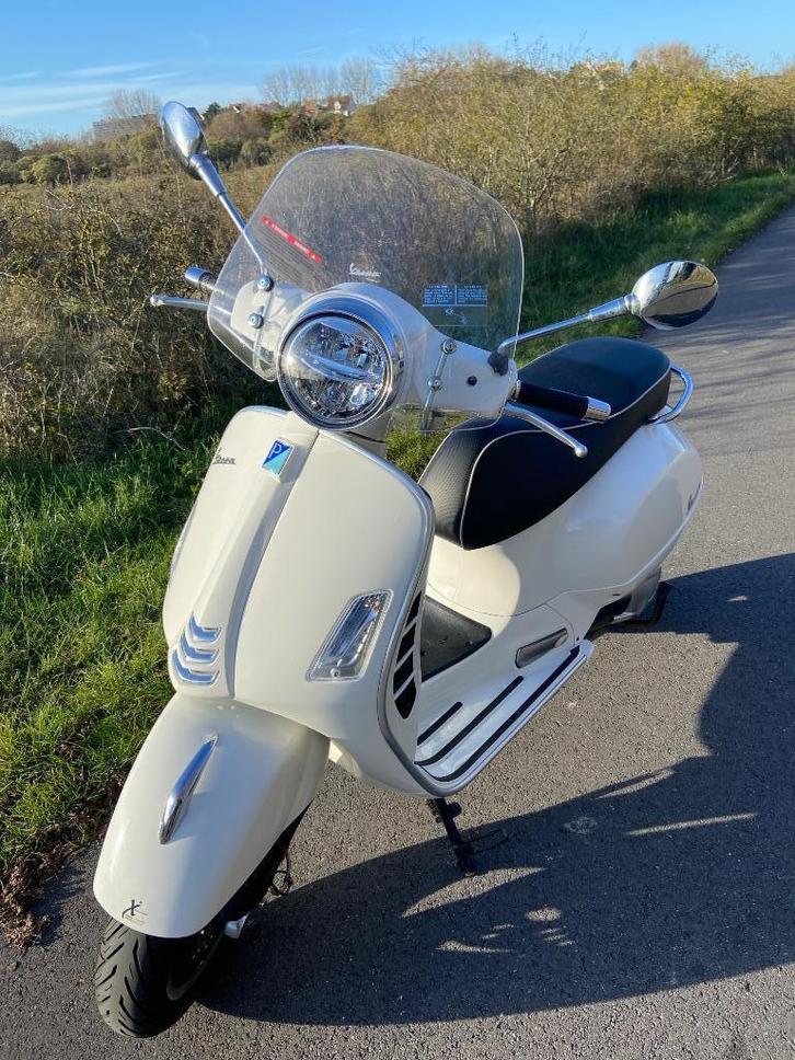 vespa GTS, Fietsen en Brommers, Scooters | Vespa, Zo goed als nieuw, Overige modellen, Benzine, Ophalen