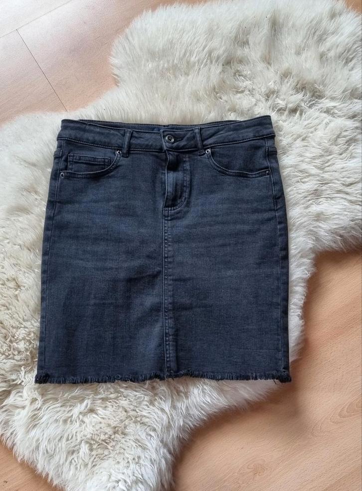 Zwarte/donkergrijze rok, Kleding | Dames, Rokken, Gedragen, Maat 38/40 (M), Grijs, Boven de knie, Ophalen of Verzenden