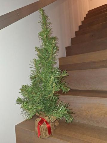 Kleine kerstboom ong. 76 cm hoog beschikbaar voor biedingen