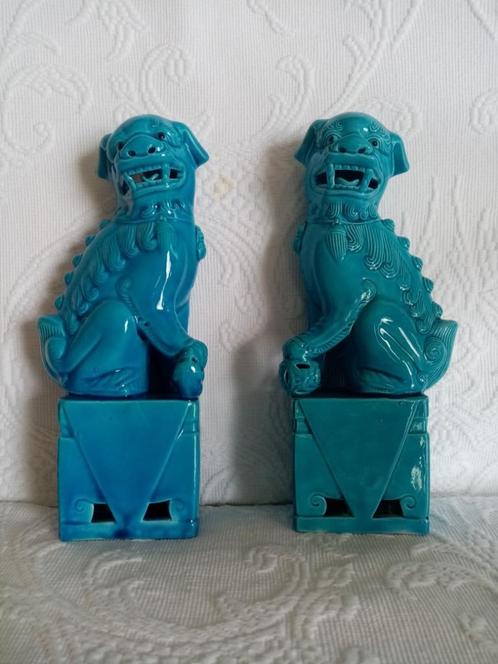 A  pair of Chinese "Foo"  porcelaine figurine 50/60s(22cm), Antiquités & Art, Antiquités | Porcelaine, Enlèvement ou Envoi