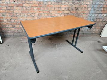 opklapbare bureautafel beschikbaar voor biedingen