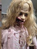 Poupée zombie Charlotte 135 cm teddy bear girl walking dead, Collections, Enlèvement ou Envoi