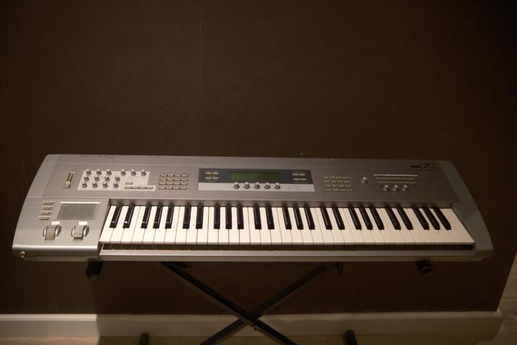 Korg Z1 – Legendarische fysieke modeling synthesizer 61 keys, Muziek en Instrumenten, Synthesizers, Gebruikt, 61 toetsen, Korg