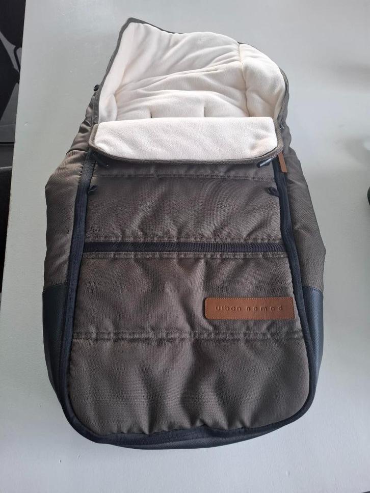 nieuwe Mutsy Voetenzak  + luiertas + parasol, Kinderen en Baby's, Luiertassen, Nieuw, Ophalen
