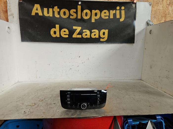 Radio van een Fiat Punto, Auto-onderdelen, Elektronica en Kabels, Fiat, Gebruikt, 3 maanden garantie, Ophalen of Verzenden
