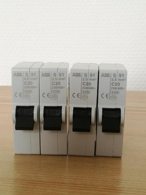 Fusibles ABB 20A, Doe-het-zelf en Bouw, Elektriciteit en Kabels, Zo goed als nieuw, Overige typen, Ophalen