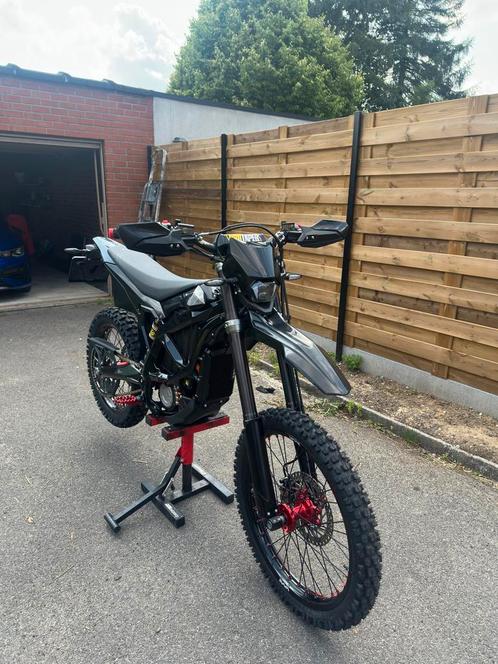 Surron Ultra Bee – Rijdbaar met A1/Auto Rijbewijs, Motoren, Motoren | Overige merken, Particulier, Crossmotor, 11 kW of minder