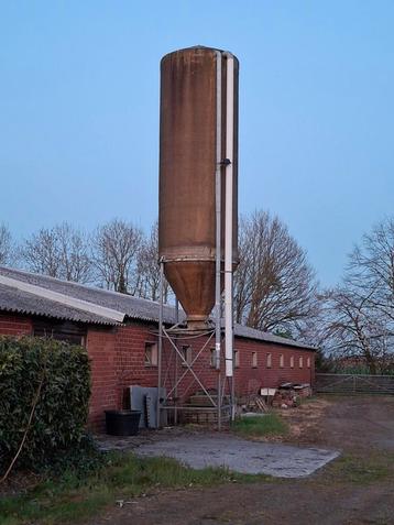 Gratis voersilos beschikbaar voor biedingen
