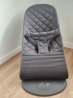 Grijze wipstoel Babybjorn met speelboog en extra hoes, Kinderen en Baby's, Wipstoeltjes, Ophalen, Zo goed als nieuw, Wipstoel