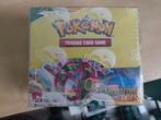 Evolving skies booster box, Hobby en Vrije tijd, Verzamelkaartspellen | Pokémon, Ophalen of Verzenden, Zo goed als nieuw, Booster