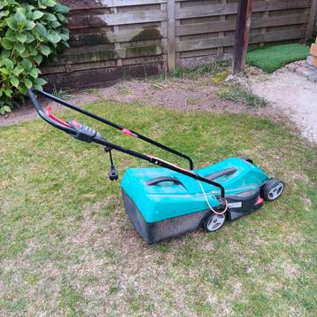 Elektrische grasmaaier handgrasschaar 2gieters 10l.en 6l  beschikbaar voor biedingen