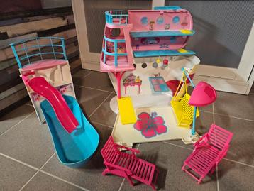 Bateau de croisière Barbie disponible aux enchères