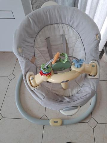 Schommelstoel om te relaxen beschikbaar voor biedingen