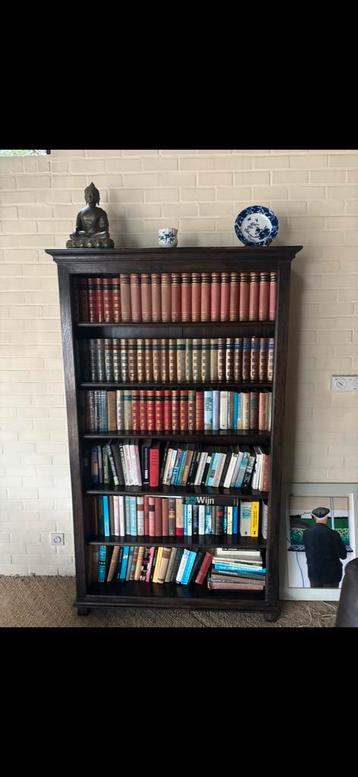 Eiken boekenrek beschikbaar voor biedingen