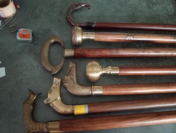 Riet met een pommel van massief messing en rozenhout, Diversen, Wandelstokken