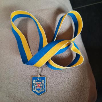 SK Beveren medaille . Zeer goede staat !  beschikbaar voor biedingen