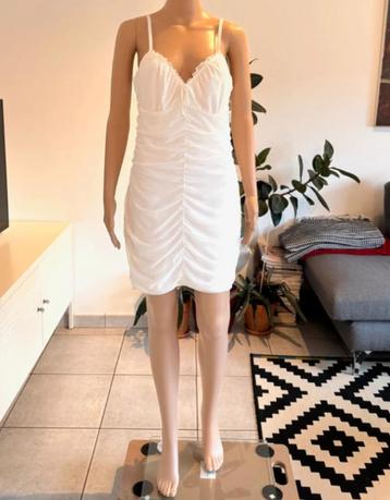 Sexy white dress (size M/L) beschikbaar voor biedingen