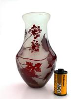 Vase en pâte de verre Neo Art Nouveau à décor floral gravé, Enlèvement ou Envoi