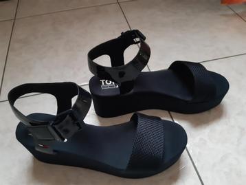Sandales noires à semelles compensées "Tommy Jeans" P 39 beschikbaar voor biedingen