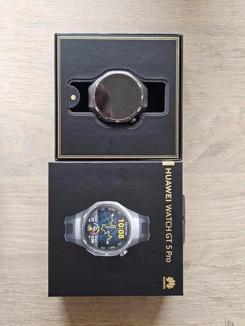 Huawei GT5 pro met extra magneet bandje beschikbaar voor biedingen