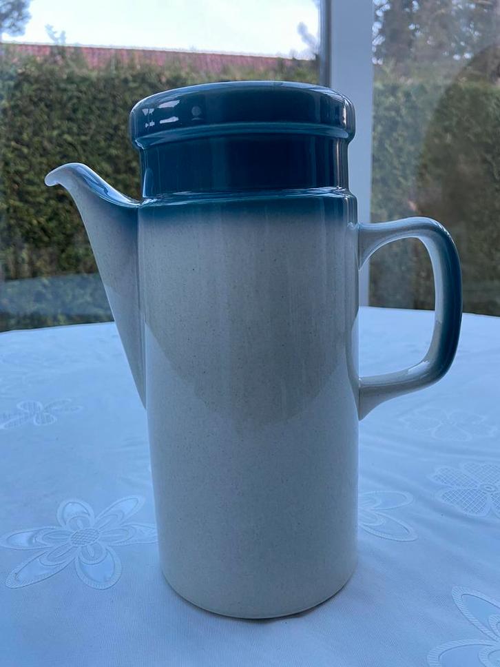 WEDGEWOOD porseleinen kan voor wjn, fruitsap …, Antiek en Kunst, Antiek | Porselein, Ophalen of Verzenden