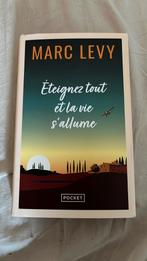 Livre « Éteignez tout et la vie s’allume » de Marc Lévy, Livres, Romans, Comme neuf, Europe autre, Marc Lévy