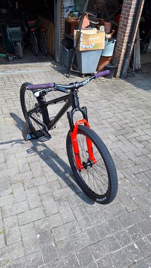Canyon Stitched 360 | Dirt jumper | Marzocchi bomber DJ, Fietsen en Brommers, Fietsen | Crossfietsen en BMX, Zo goed als nieuw