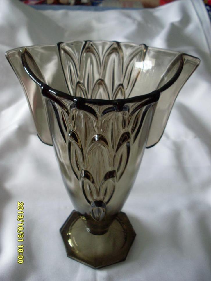 Art deco czech republican vase 1930's model 19085 amber Stol, Antiek en Kunst, Antiek | Glaswerk en Kristal, Ophalen