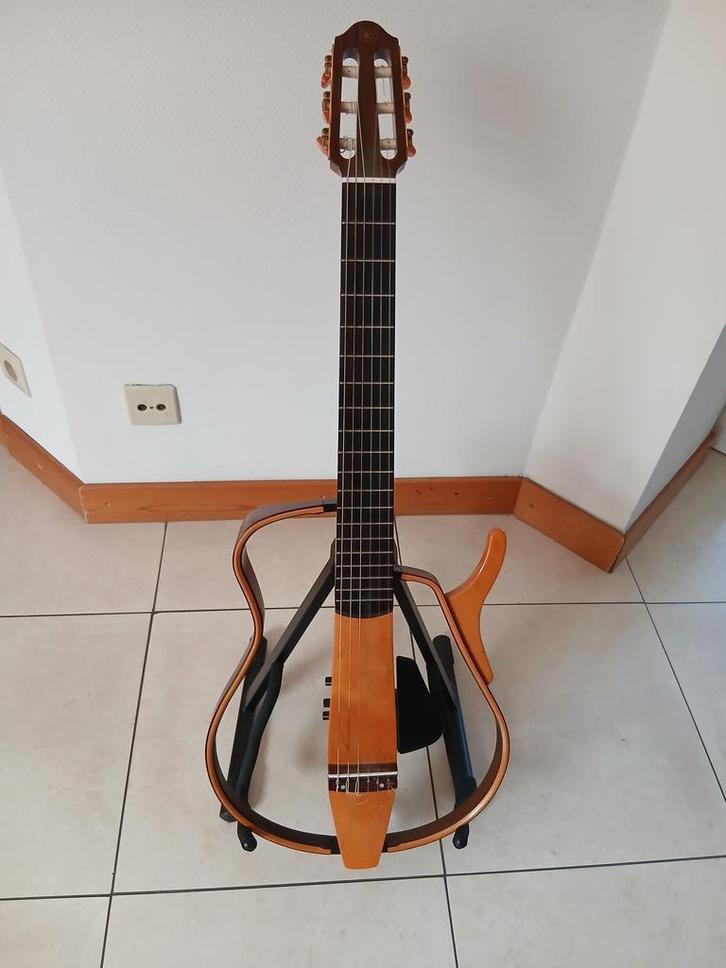 Silent guitare Yamaha, Muziek en Instrumenten, Snaarinstrumenten | Gitaren | Akoestisch, Zo goed als nieuw, Overige typen, Met (piezo-)element