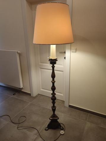 Schitterende grote bronzen lamp beschikbaar voor biedingen