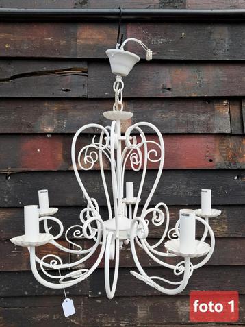 Elegante/robuuste plafontlamp beschikbaar voor biedingen