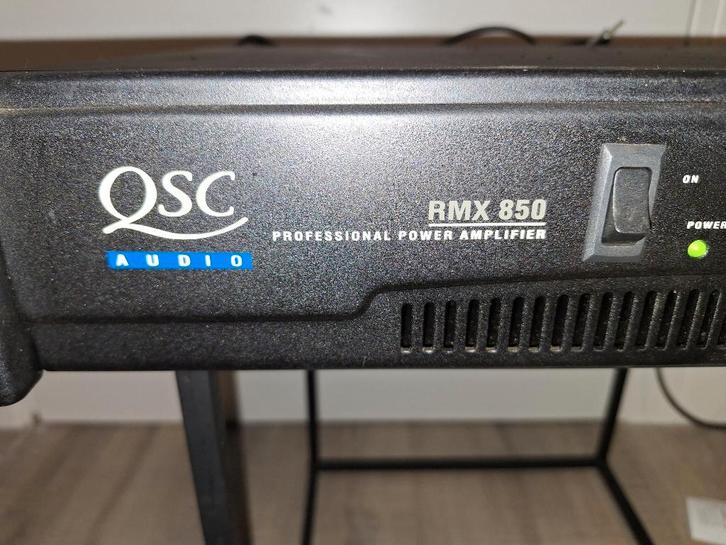QSC RMX850 versterker, Audio, Tv en Foto, Versterkers en Ontvangers, Gebruikt, Stereo, 120 watt of meer, Overige merken, Ophalen