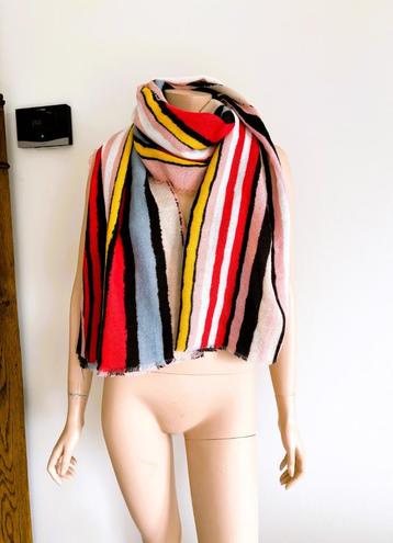  Zara Stijlvolle Gestreepte Sjaal – Warm & Trendy  beschikbaar voor biedingen