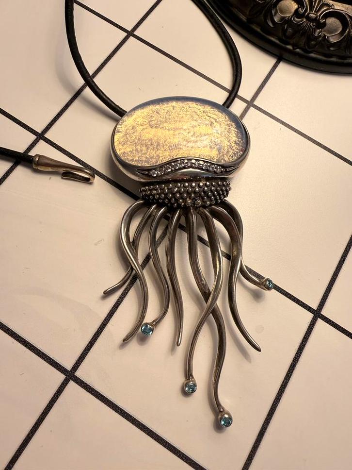 Collier Méduse Argent Sterling avec Pierre de Lune, Bijoux, Sacs & Beauté, Pendentifs, Comme neuf, Argent, Bleu, Enlèvement ou Envoi