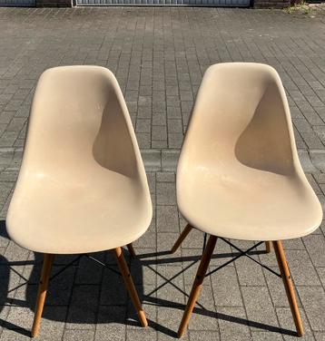 Stoelen replica Eames beschikbaar voor biedingen