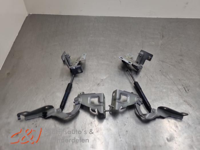 Motorkap Scharnier van een Opel Vivaro, Auto-onderdelen, Overige Auto-onderdelen, Opel, Gebruikt, 3 maanden garantie, Ophalen of Verzenden