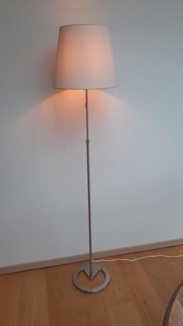 Staande lamp beschikbaar voor biedingen